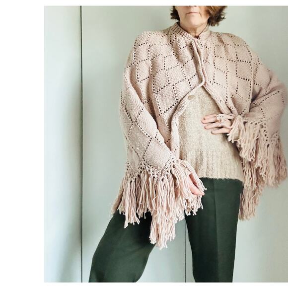 Vintage Hand Knit Poncho in Blush Pink S-L Fit Boho hippie Artisan Fringe Shawl - Picture 7 of 10